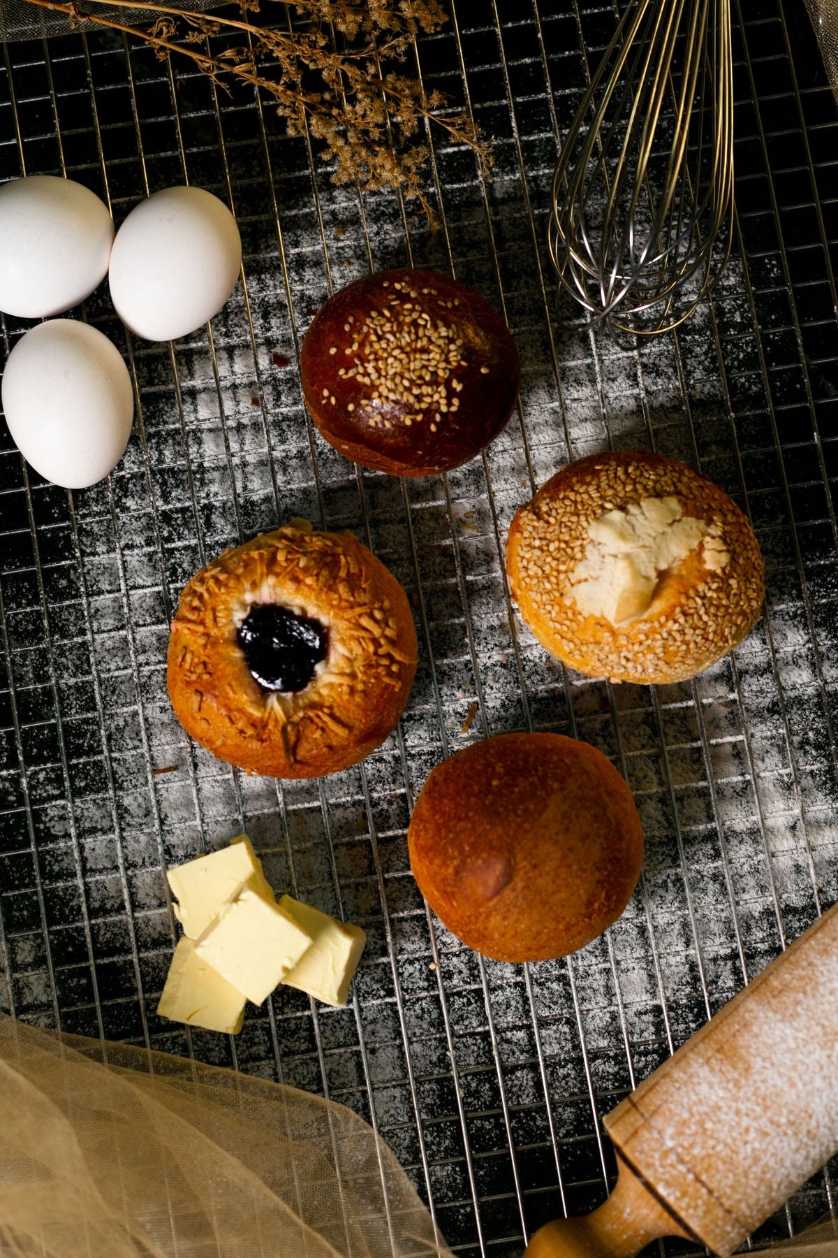 Freshly baked buns and eggs — the Cantonese bakery aesthetic